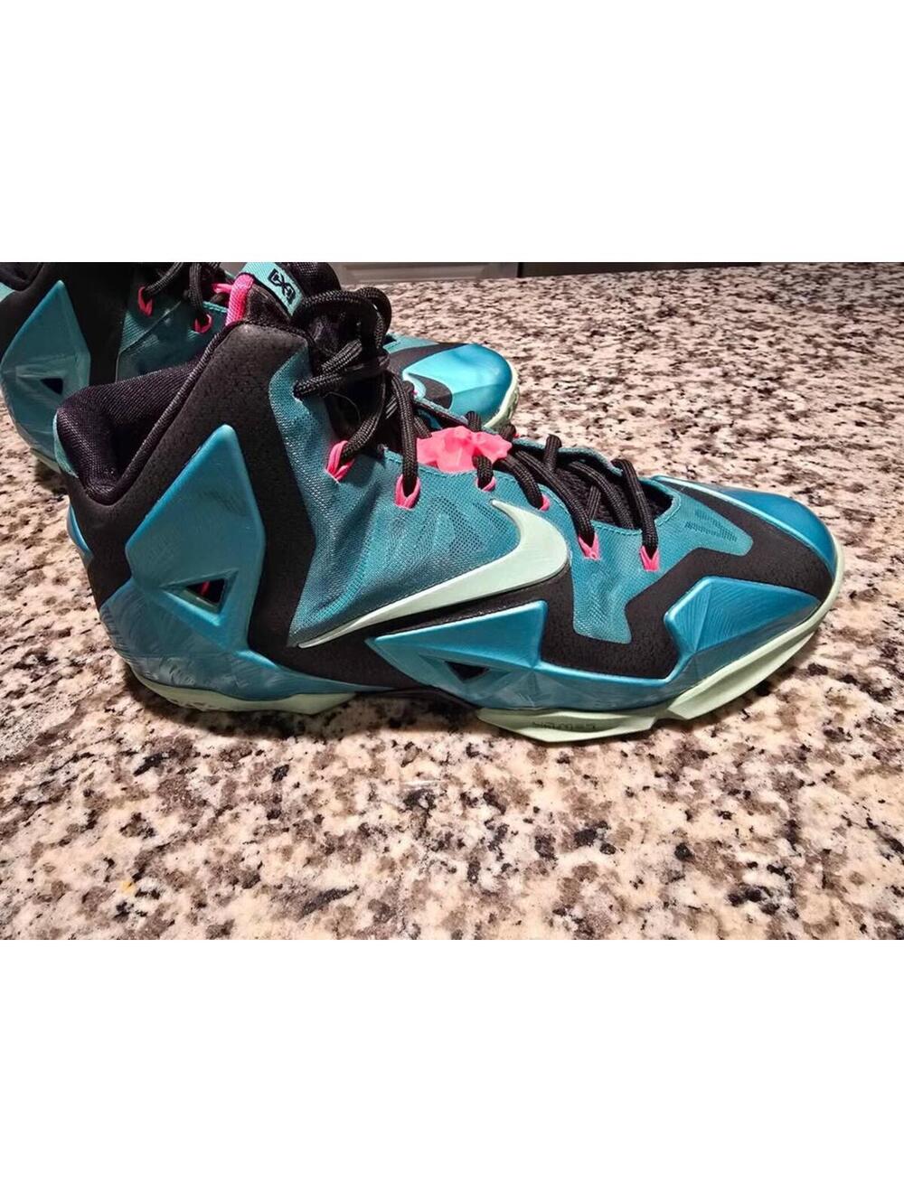 Nike Lebron II South Beach Basketball Men's Size 11